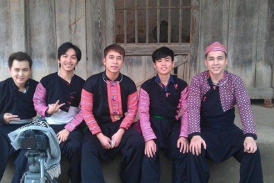 The Men say mê cô gái H’Mong